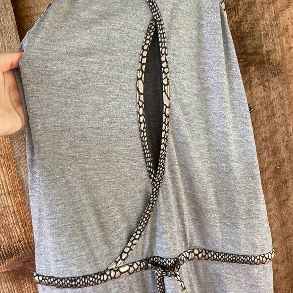 Elliatt Halter Mock-neck Cut-out Keyhole Snake Print Trim Wide Leg Jumpsuit - Picture 4 of 11